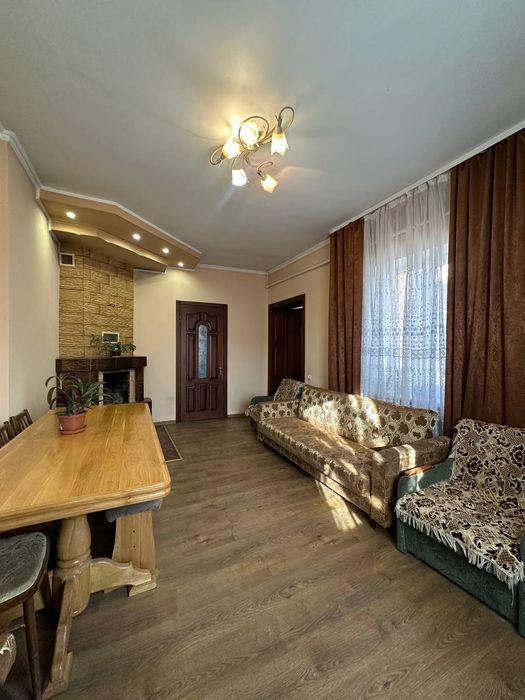 Два будинки у м. Луцьк на ділянці 16 соток