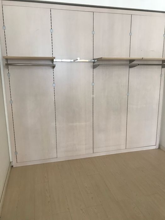 Mobiliario de loja vestuario em bom estado