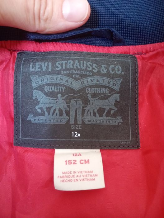 Стильний демісезонний бомбер levi's, розмір 12а / 152 см