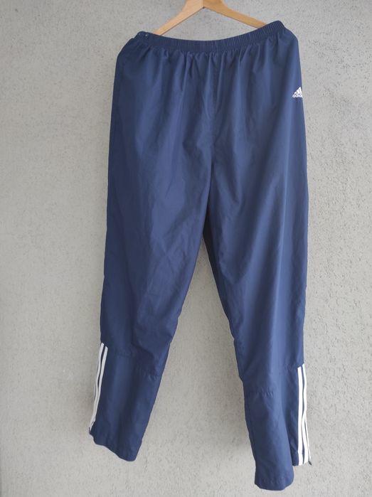 718. Spodnie Adidas r. XL pas 74-90cm
