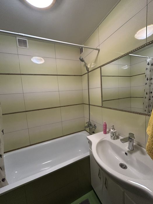 Здам 2 кВ на Грушевського (ТРЦ Глобал)