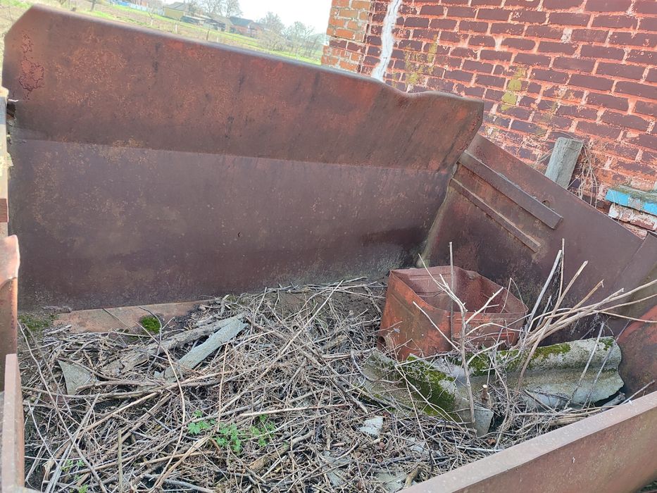 Скрепер для переміщення сипучих вантажів