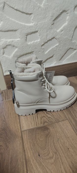 Buty zimowe damskie botki, trapery 38-39 nowe beżowe