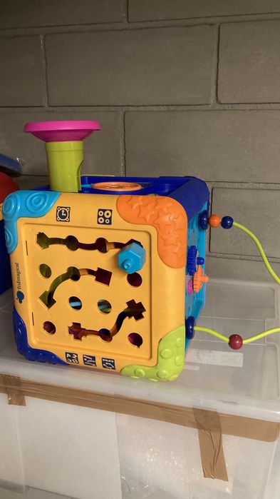 Cubo de actividades para criança