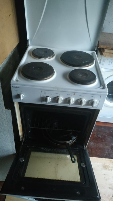 Продам электроплита Indesit