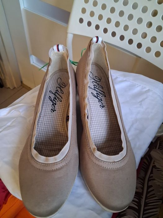 Beżowe buty Tommy Hilfiger
