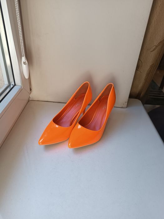 Szpilki klasyczne lakierowane buty na obcasie czółenka damskie pomarańczowe fluorescencyjne na lato wesele sesję zdjęciową rozmiar 40 Bello Star