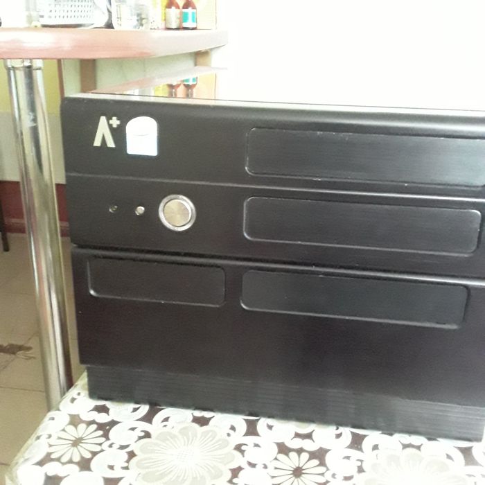 Продам комп'ютер в комплекті.