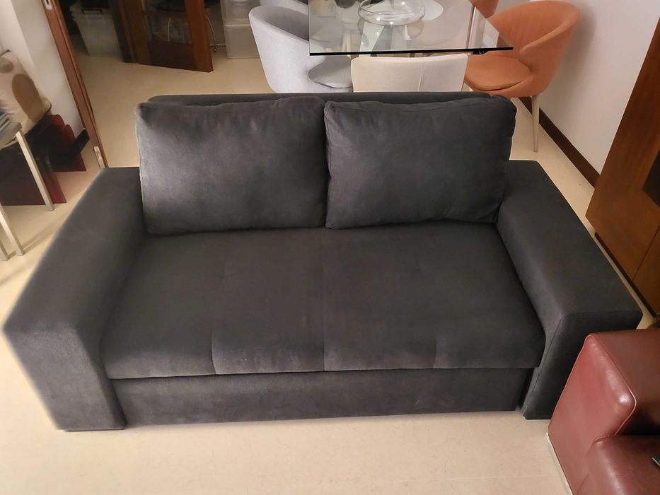 Sofá cama em tecido impermeabilizado preto
