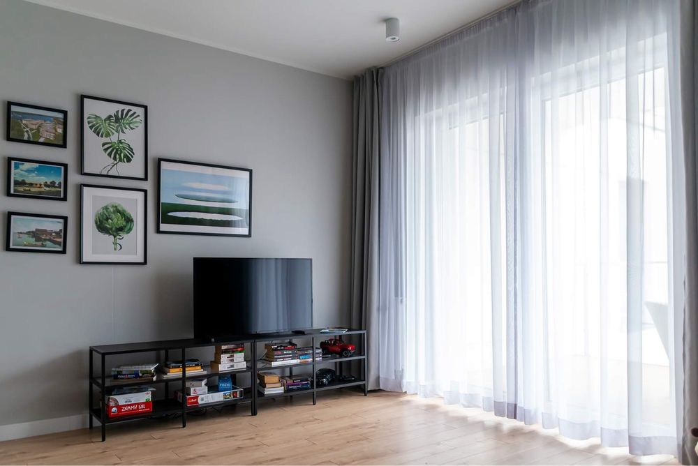 Regał/szafka RTV metalowa ze szklana pułką