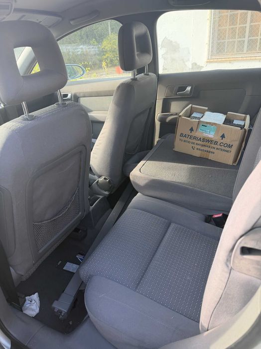 Audi A2 1.4 16V gasolina, 75 cv, fabricado em 2000 e matriculado em maio de 2001, vendido no estado em que se encontra para reparação/projeto.