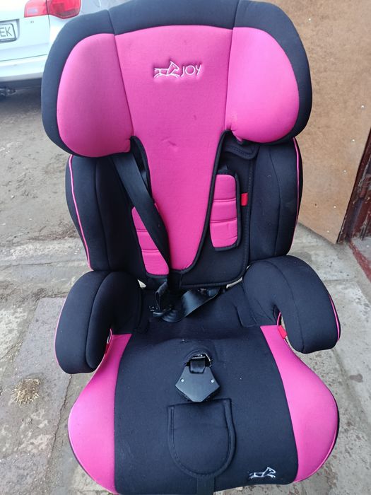 Дитяче автокрісло для вашої принцеси