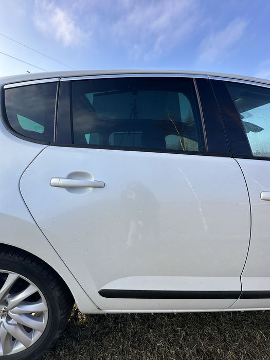 Скло Лобове Пежо 3008, 5008 Peugeot разборка розбірка запчастини