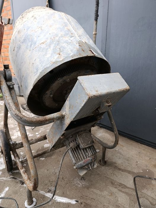 Продам бетонозмішувач