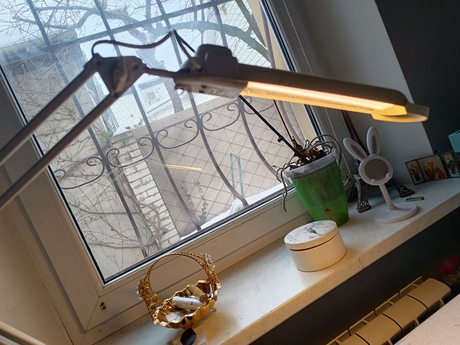 Лампа настольная на струбцине