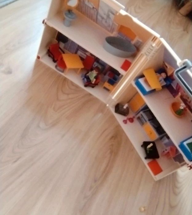 Duży domek Playmobil z akcesoriami