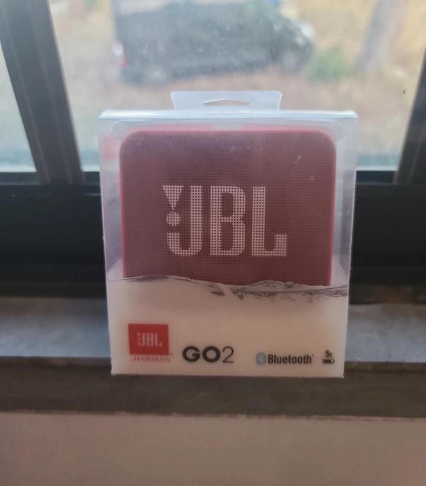 Coluna JBL vermelha