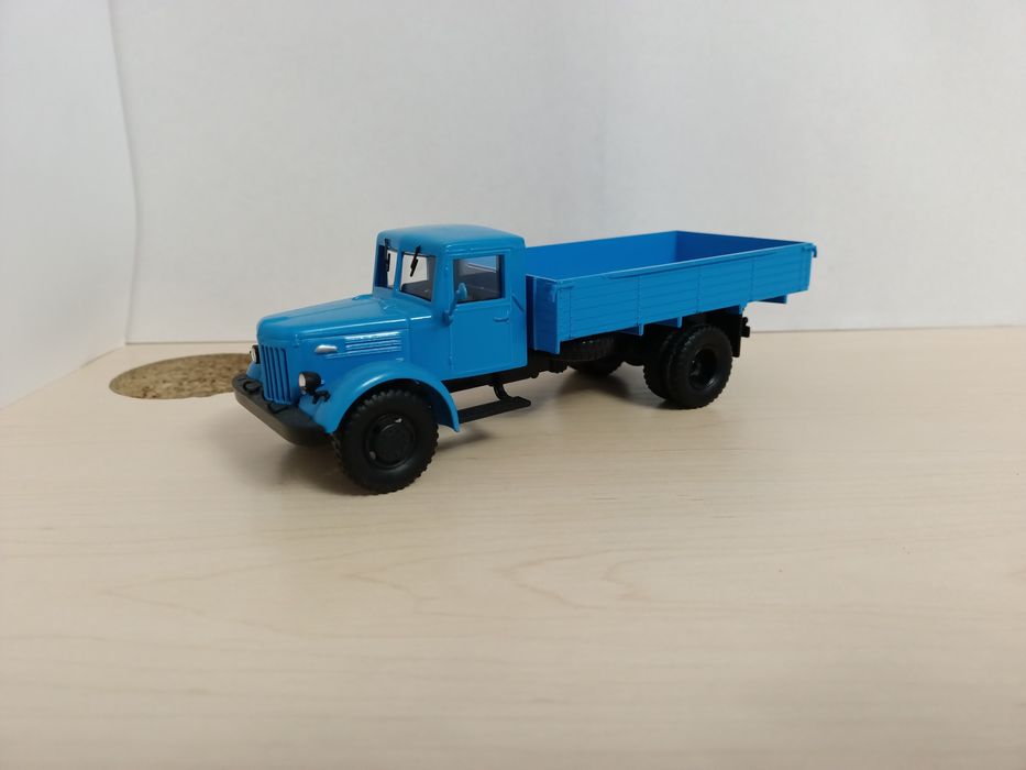 Колекційна модель МАЗ-200 Бортова 1:43 Автоісторія автолегенди ссср