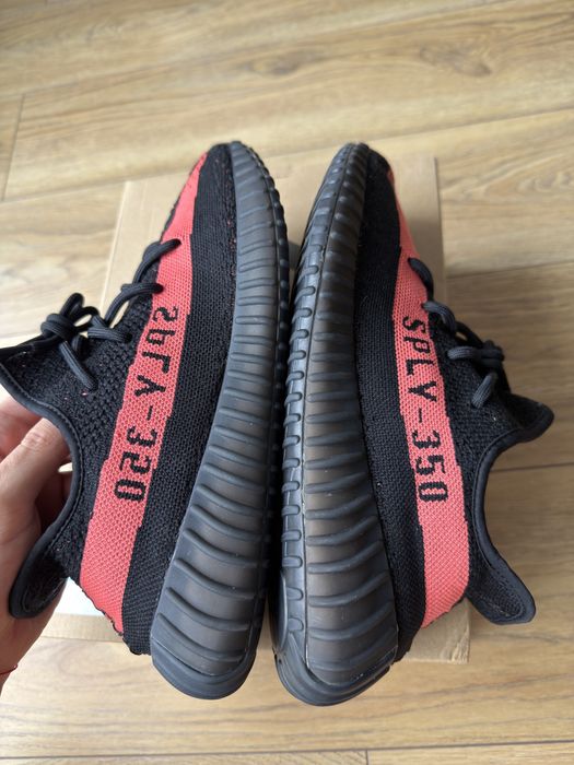 Adidas Yeezy Boost 350 V2 Red Stripe buty sneakersy czarne niskie 44