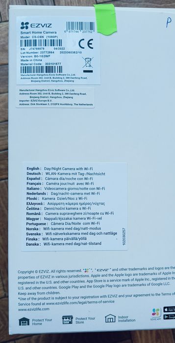 Zestaw trzech kamer wifi ezviz C6N z akcesoriami.