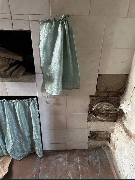 Будинок смт.Ріпки на березі річки