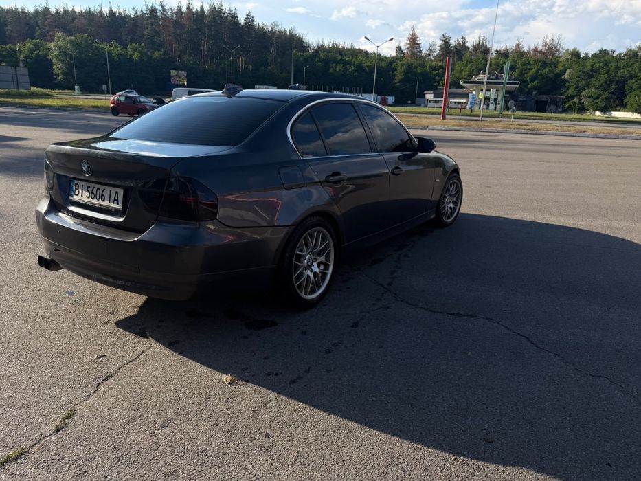 BMW E90 325xi седан автомат 2005