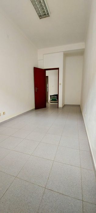 Arrendamento de espaço comercial na Travessa do Calvário
