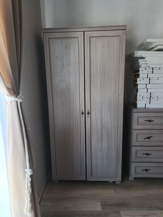 Przestronna szafa na ubrania \ Bodzio \ Dąb Sonoma \ Caffe Latte \ Zadbana \ 4 letnia \ 181 x 89 x 53 cm