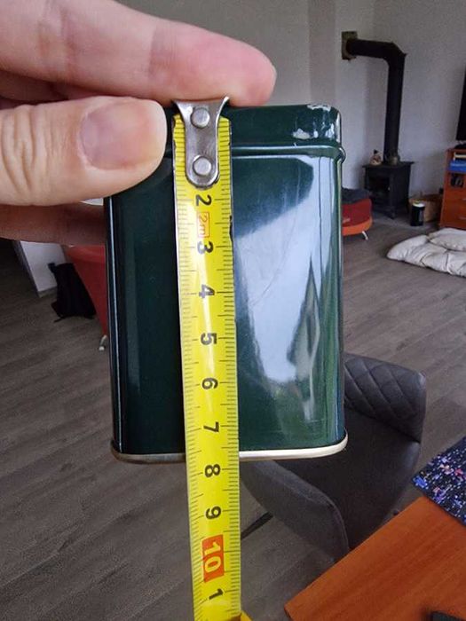 2 metalowe pudełka