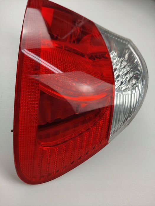 lampa prawy tył prawa tylna bmw 3 coupe e46 6920700