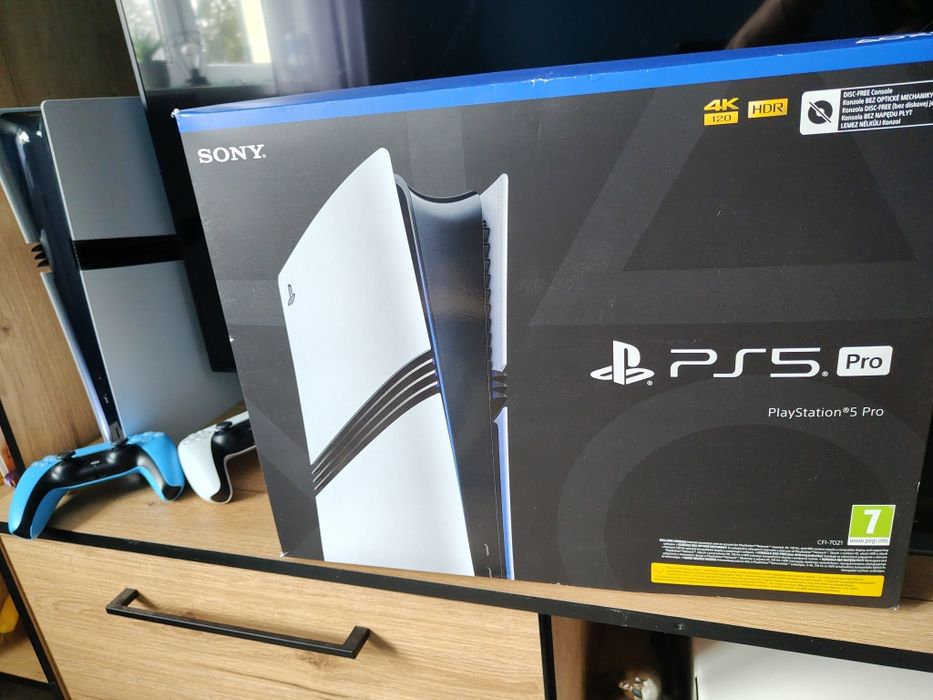 Ps 5 PRO 2tb + 2 pady