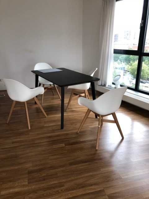 Cadeiras design moderno - polietileno de alta densidade e madeira