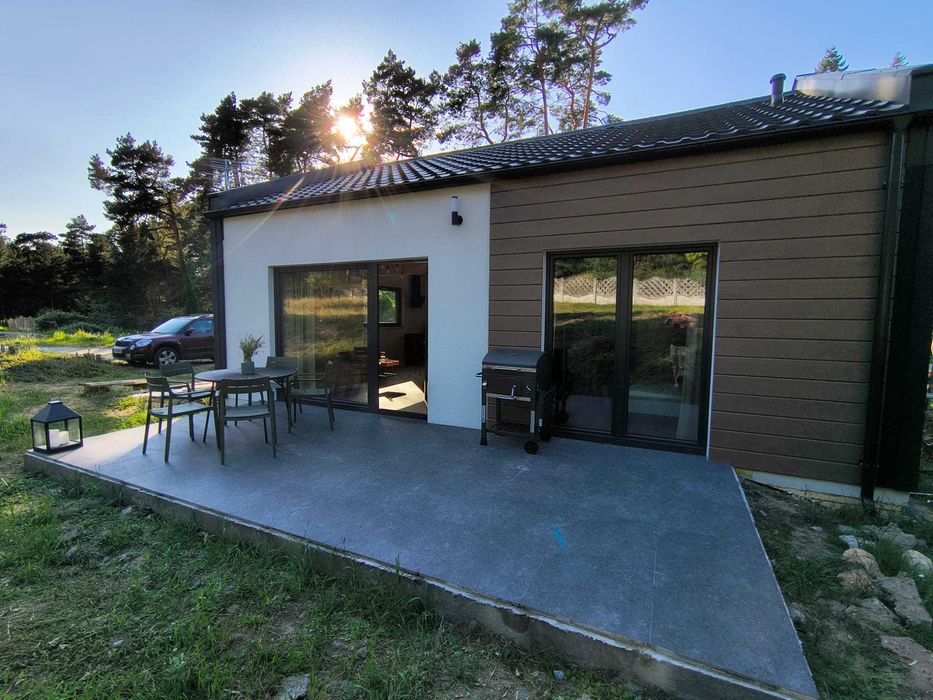 Domek nad jeziorem 'w sam las'