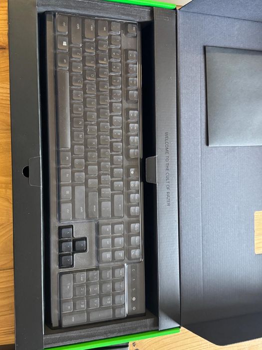 Razer Zestaw klawiatura + podkładka + myszka + uchwyt na kabel myszy