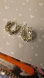 Kolczyki z bialym szkielkami