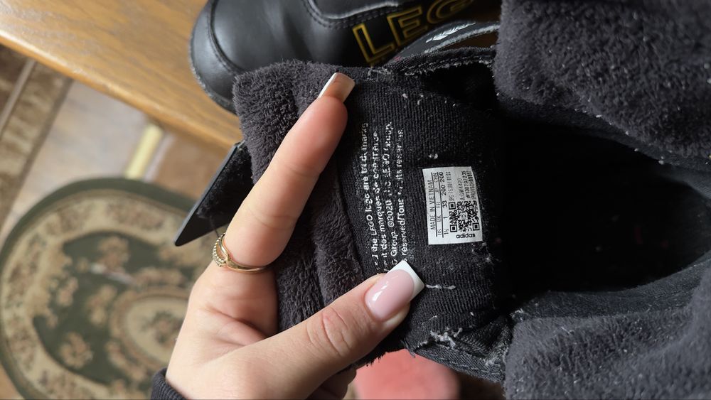 Продам Ботинки adidas