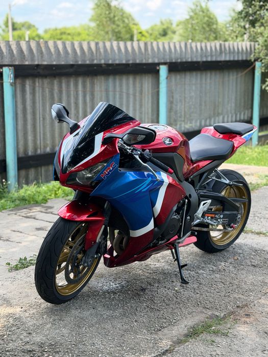 Honda CBR 1000 RR
Fireblade
