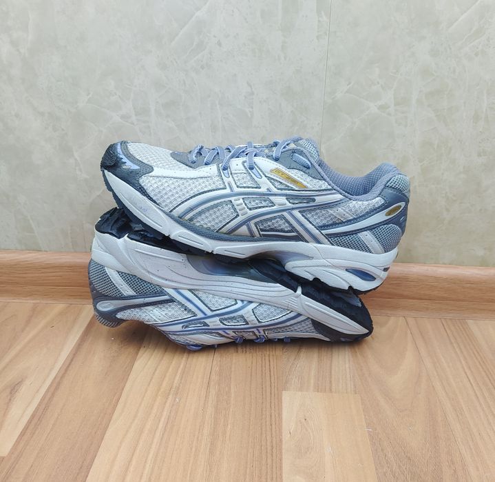 ASICS - жін.кросівки 40р.