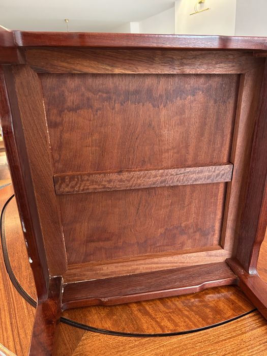 Eleganckie krzesła z drewna tekowego