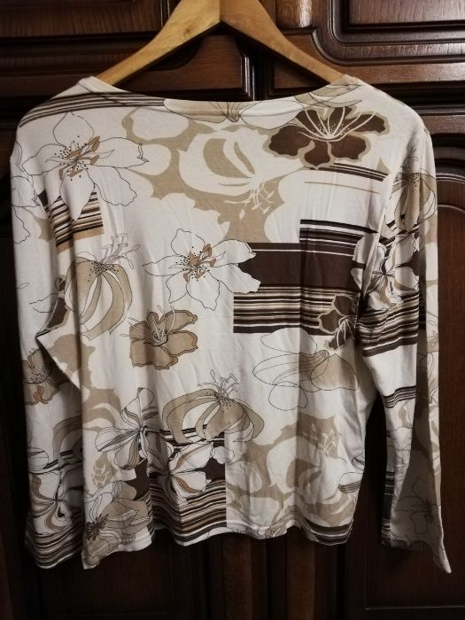 Biała damska bluzeczka w kolorowe kwiatki w rozmiarze XXL