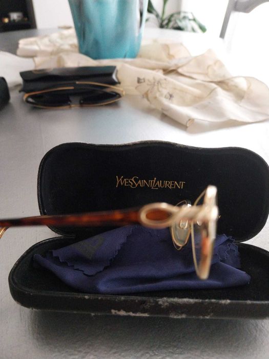 Óculos Yves Saint Laurent com Caixa