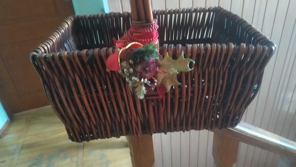 корзина праздничная с  ручкой + еще одна корзина