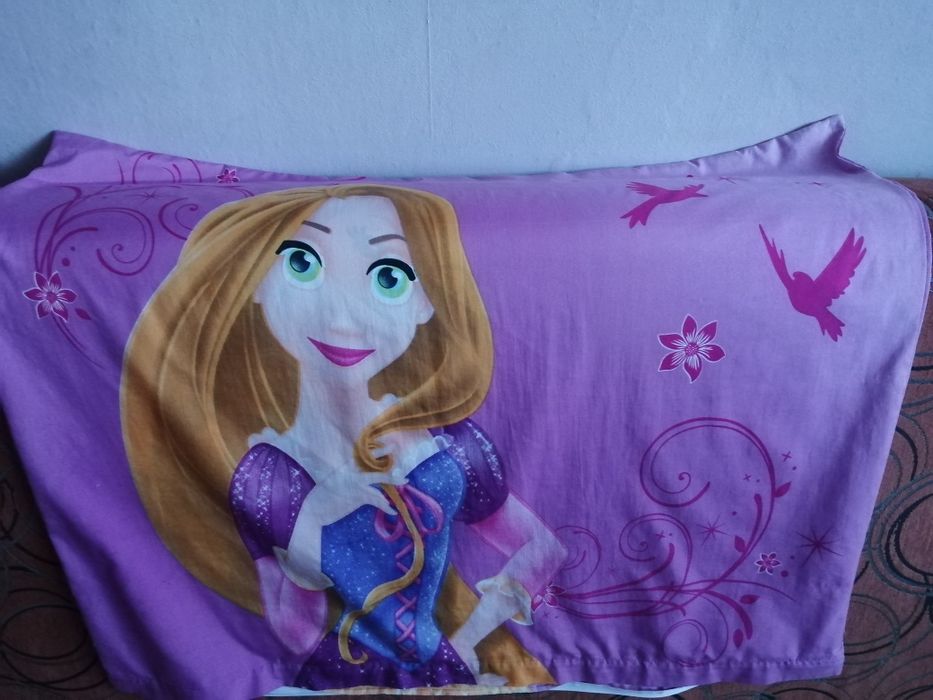 2 pościele dziecięce 140x200 (Kraina lodu i Ksiezniczki)