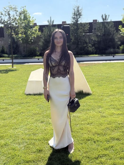 сукня атласна з мереживом