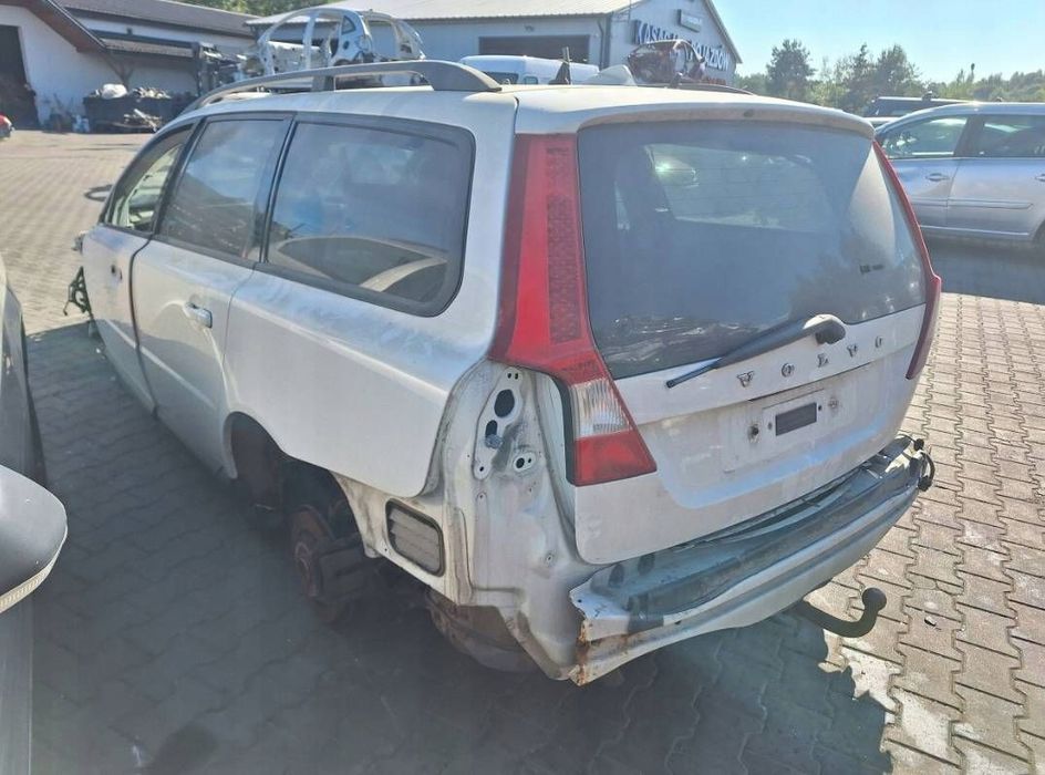 volvo v70 iii 3 kombi (135) 2007-2013 lampa tył lewa do klapy bagażnika