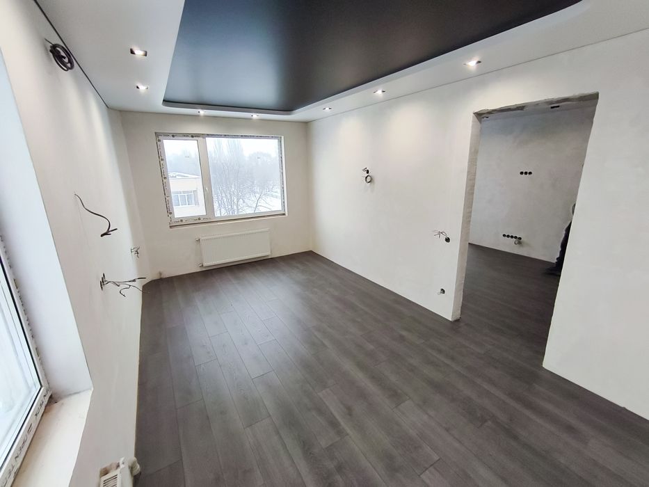 Простора 2 кімнатна квартира з ремонтом район Д