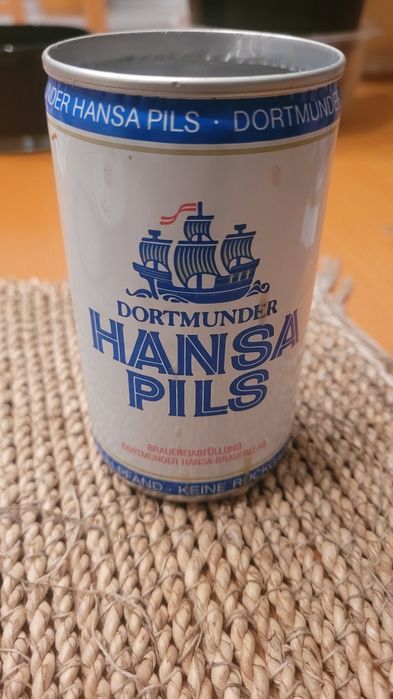 Stara puszka po piwie lata prlu