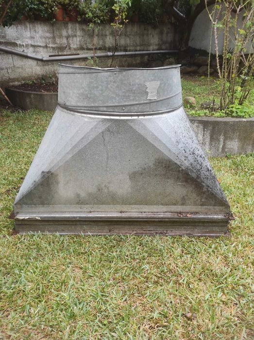 Cúpula de chaminé e tubo rectangular