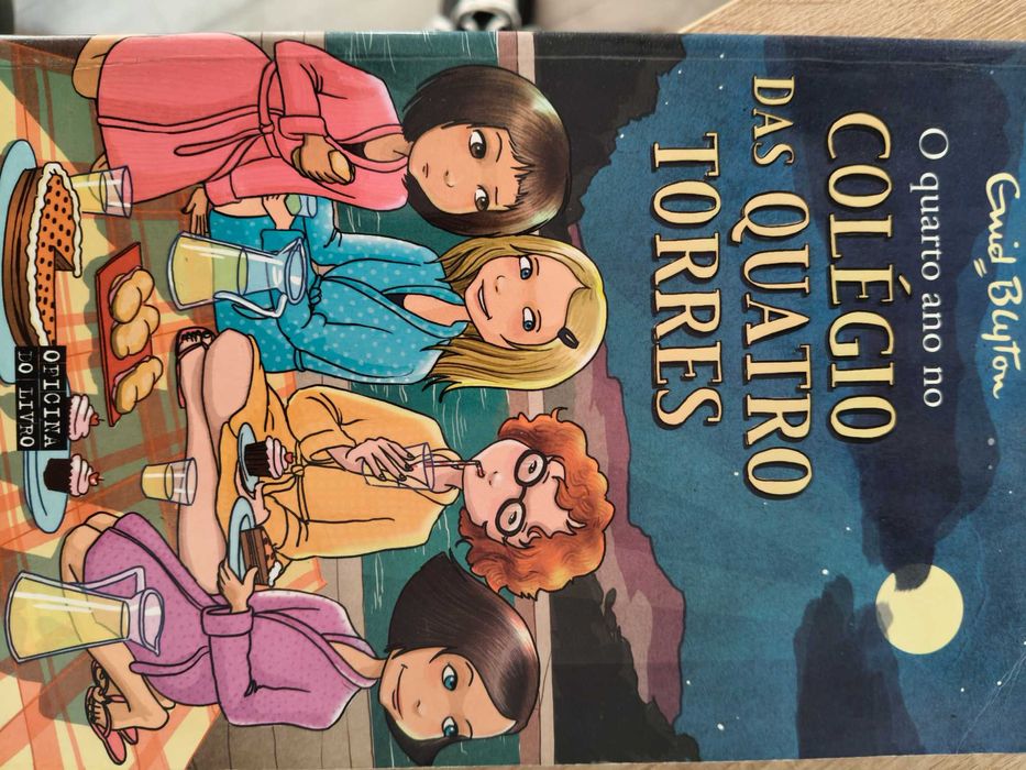 Coleção de Livros - Colégio das Quatro Torres