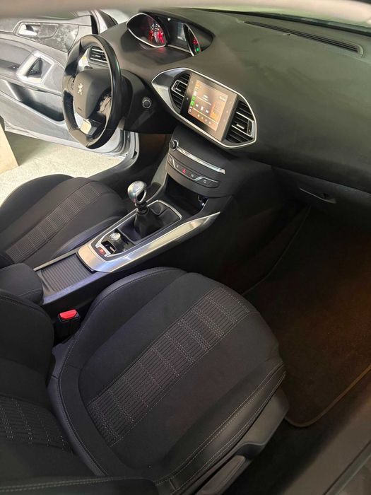 PEUGEOT 308 1.2 PureTech Business Line